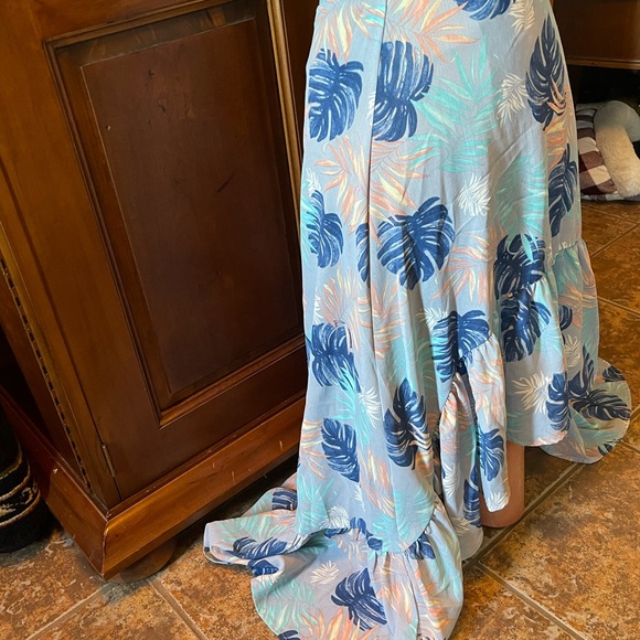 Estro Small Tropical Wrap skirt and Matching Bandeau - Picture 4 of 12